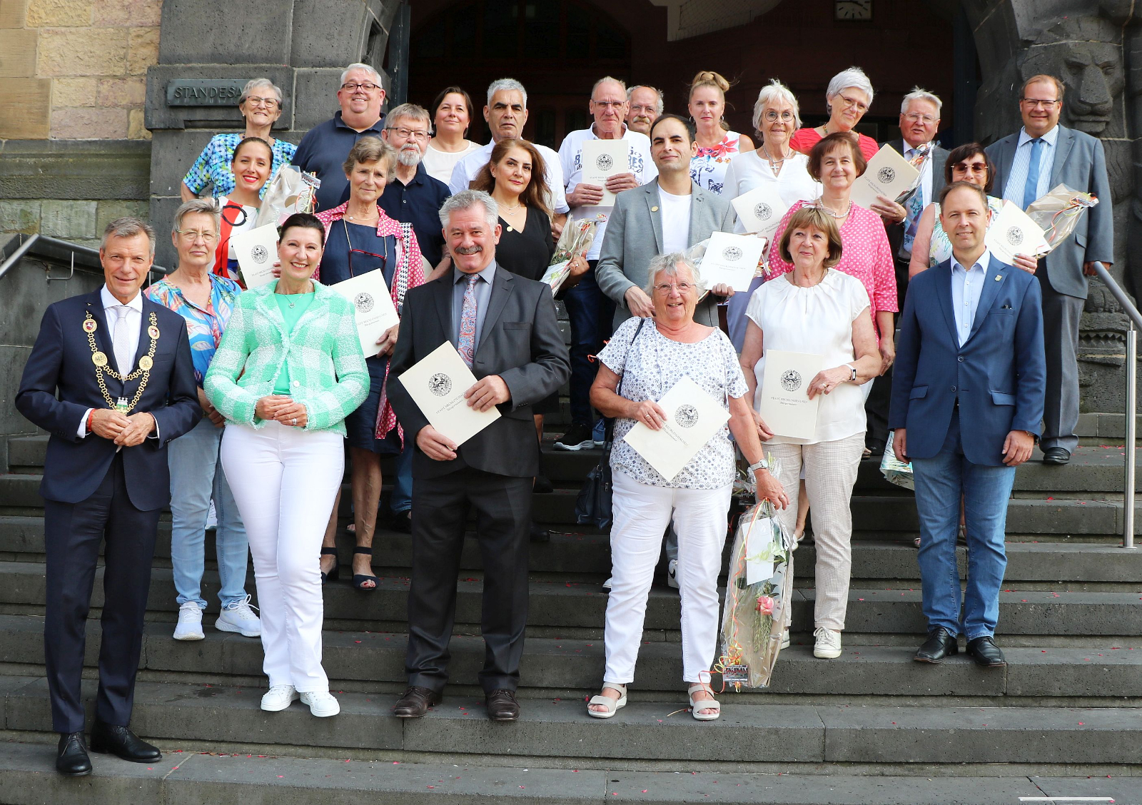 Vorbildliches Engagement: Bürgermeister verleiht Samariternadel