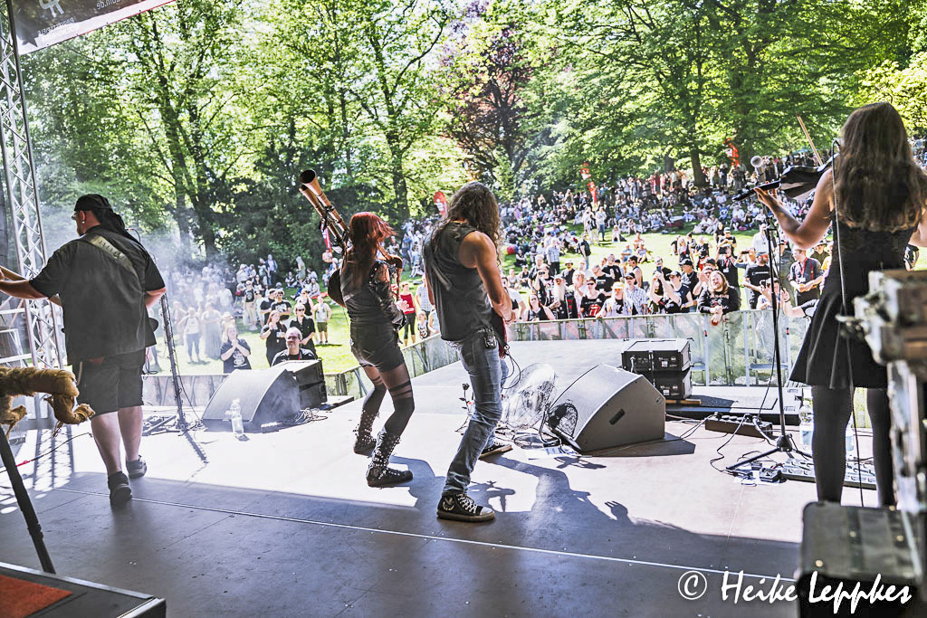 Der Hügel ruft, zehn Bands antworten