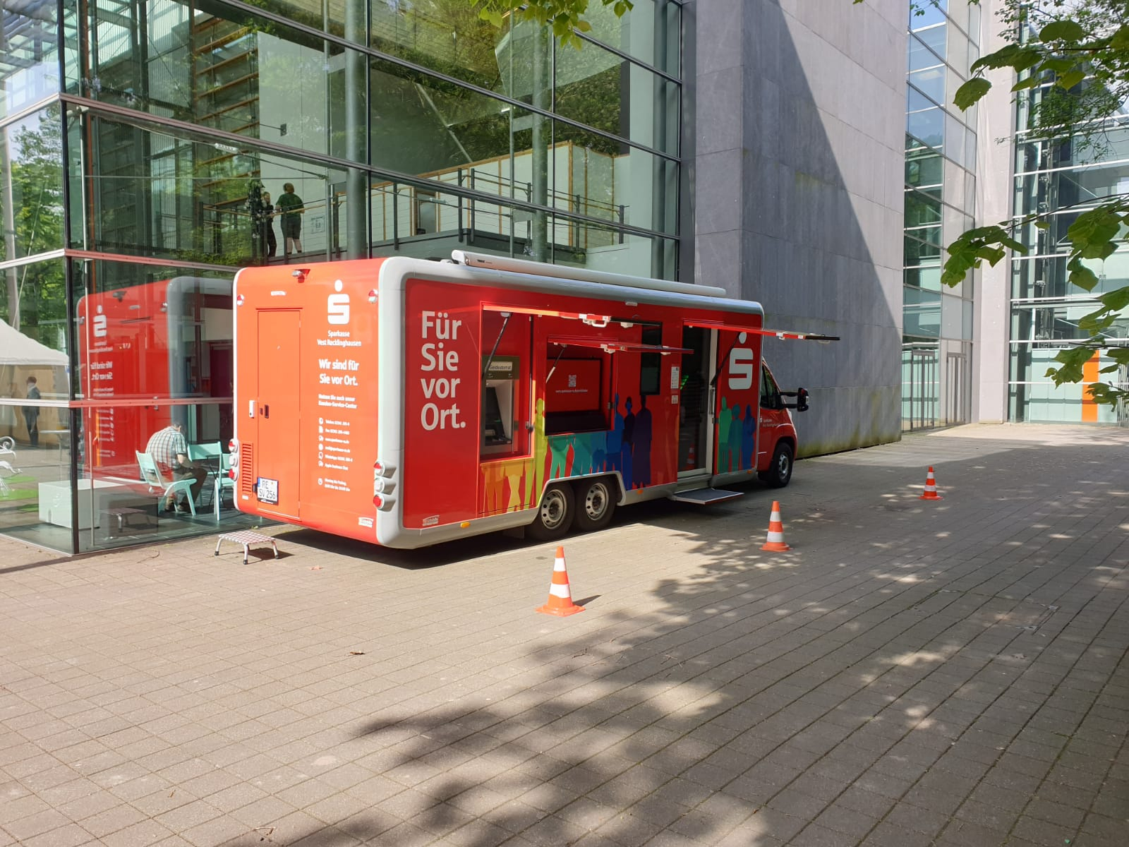 Gut versorgt dank Sparkassen-Bus