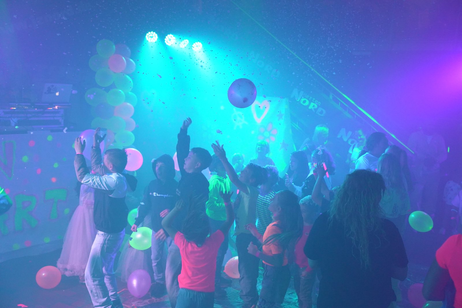 Jugendzentrum Nord & Stadtwerke laden zur Neonparty