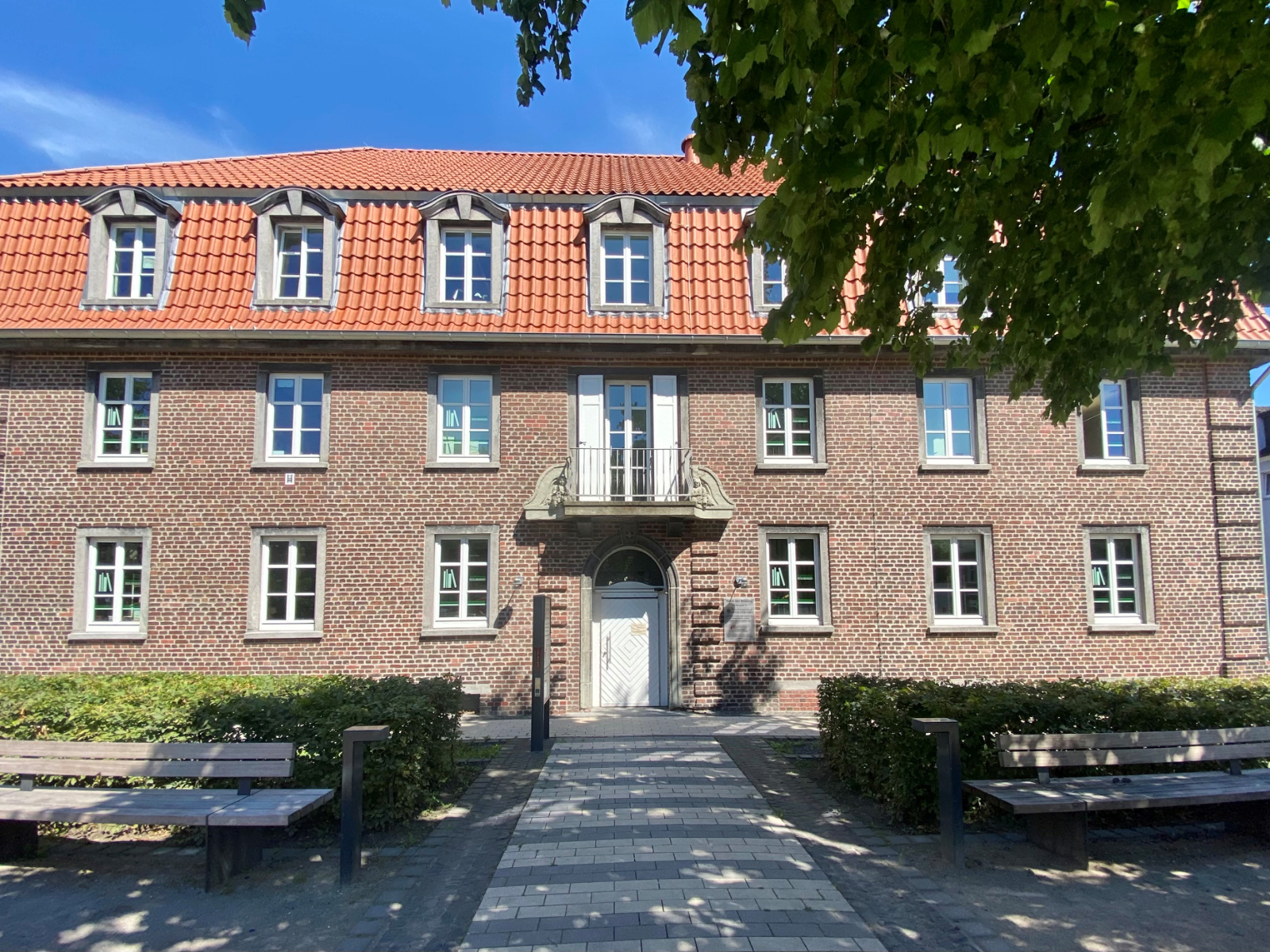 Haus der Bildung feiert zehnten Geburtstag beim Sommerfest am Neumarkt