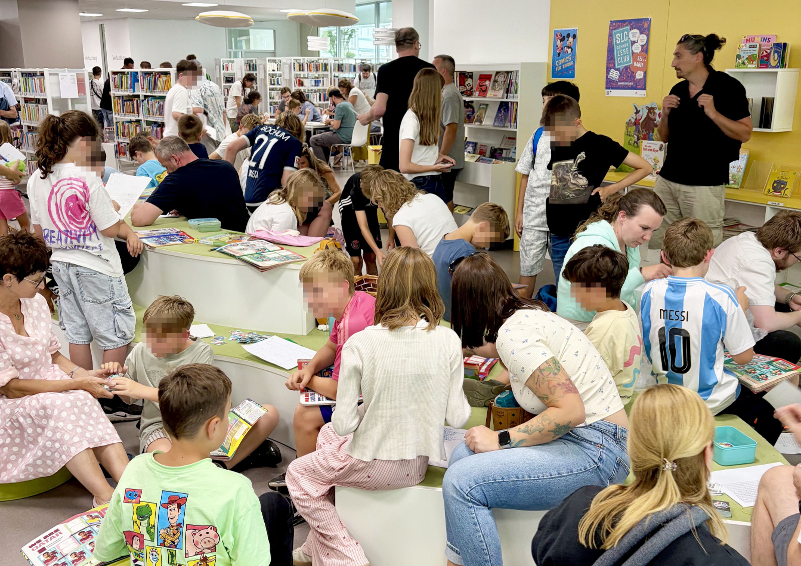 Fußballfans erobern Stadtbibliothek